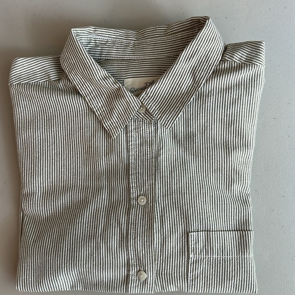 Universal Thread women’s Black and White Pinstripe Button Down Shirt - Picture 13 of 13